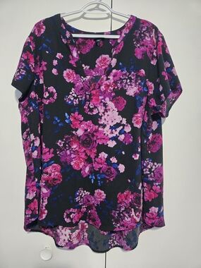 Torrid Floral Blouse Size 2 (2X) Black Pink V-Neck Short Sleeve Flowy Top